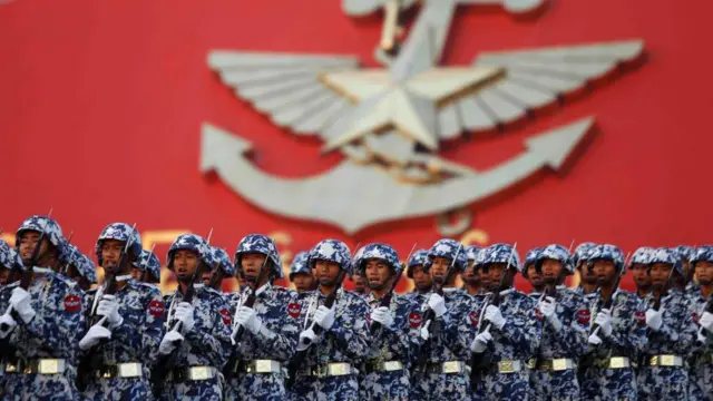 တာဝန်ထမ်းဆောင်နေဆဲ အရာရှိချုပ် ၅ ဦးနဲ့ စစ်ဆင်ရေးအထူးအဖွဲ့မှူးတစ်ဦး လစ်လပ်သွားတဲ့အတွက် သူတို့နေရာတွေမှာ မျိုးဆက်သစ် စစ်ဗိုလ်ချုပ်တွေ အစားထိုးဝင်ရောက်လာဖို့ရှိ