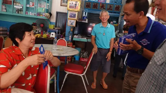 ทนายอาดิลันคุยกับประชาชน