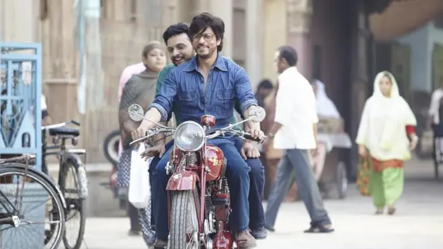 शाहरुख़ ख़ान रईस पोस्टर