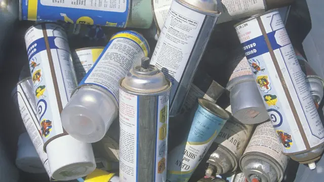 Les CFC étaient largement utilisés dans les sprays et comme réfrigérants