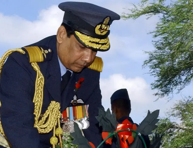 විශ්රාමික ගුවන් හමුදාපති රොෂාන් ගුණතිලක