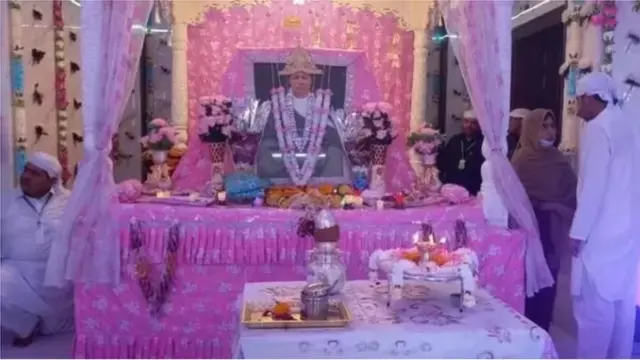 టెరీ గ్రామంలోని శ్రీ పరమహంస జీ మహారాజ్ ఆలయం