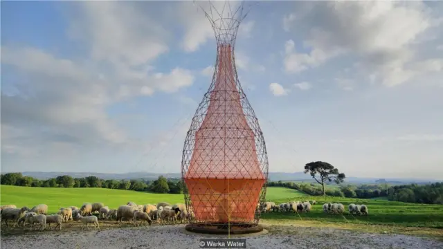 一座意大利制造的瓦尔卡塔，它能从清晨的薄雾中吸收水分。