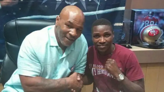 Zarika akiwa na bondia mstaafu Mike Tyson nchini Marekani
