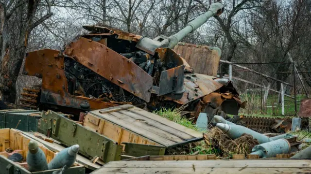 Tanque de guerra destruido en Kiev.