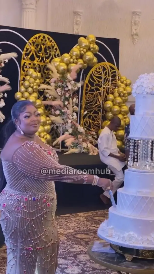 Eniola n ge akara oyinbo