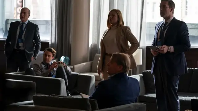 У последњој сезони, аутори "Наследника" наглашавали су пустош коју супербогати ликови остављају за собом