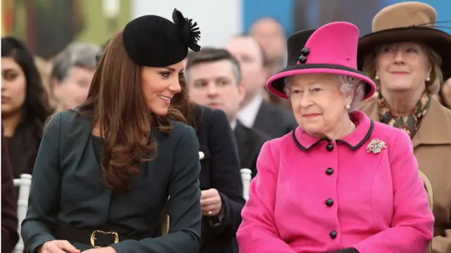 สมเด็จพระราชินีนาถเอลิซาเบธที่สอง และดัชเชสแห่งเคมบริดจ์