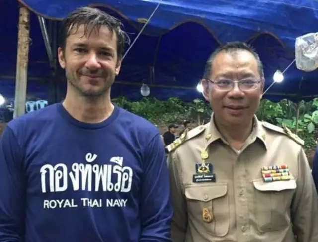 বেন রেমেন্যান্ট এবং অভিযানের প্রধান নারংসাক ওসোত্থানাকর্ন।