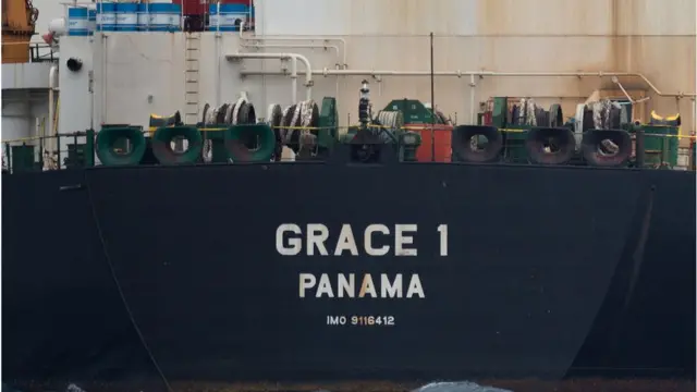 Liftda jinsiy aloqa haqida porno hikoyalar