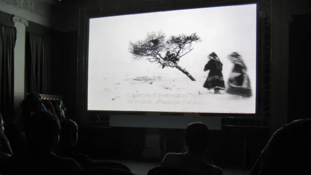 Кадр из фильма "Семь песен из тундры"