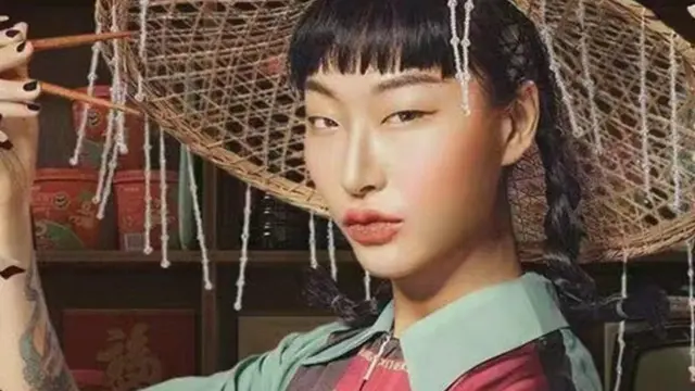 차이 니앙니앙은 '찢어진 눈' 때문에 불쾌하다는 네티즌들의 공격을 받았다