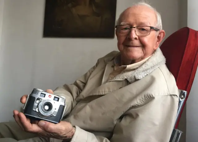 Díaz en la actualidad con la cámara