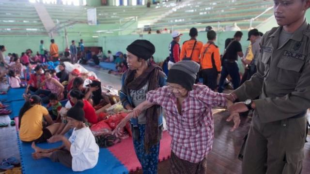 Evacuated local residents in a temporary shelter Klungkung, Bali. Photo: 22 September 2017