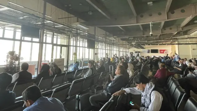 এয়ার ইন্ডিয়ার ফ্লাইটের জন্য কাবুলে অপেক্ষা করছেন যাত্রীরা