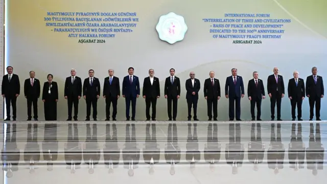 Ашхободда Махтумқули 300 йиллиги юбилейига тўпланган давлат раҳбарлари