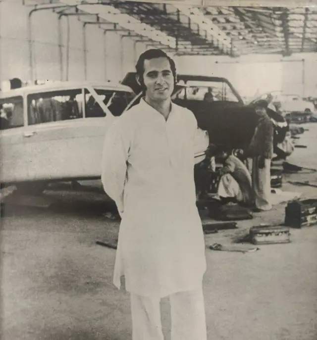 మారుతి ఫ్యాక్టరీలో సంజయ్ గాంధీ