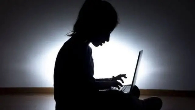 இந்தியர்களை துரத்தும் `ரகசிய கண்காணிப்பு` மென்பொருட்கள்