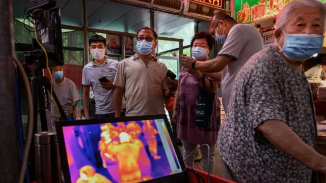 Birçok ülkenin koronavirüs kısıtlamalarını yavaş yavaş kaldırmasıyla beraber ikinci dalga endişeleri artmaya başladı.