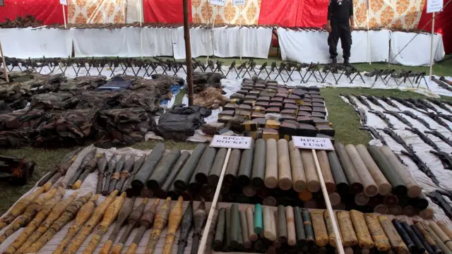 عزیز آباد سے برآمد ہونے والا اسلحہ