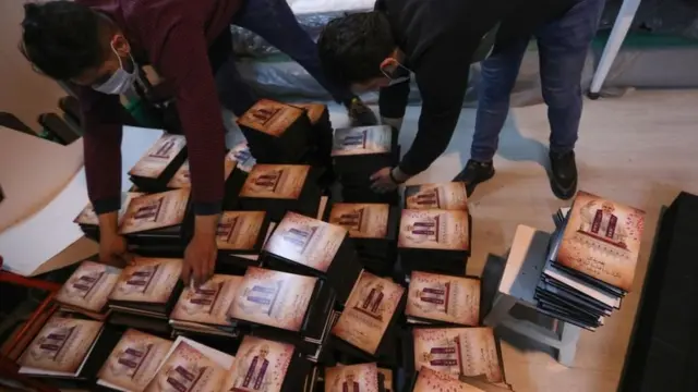 ملصقات ترحيبية بالبابا في أربيل