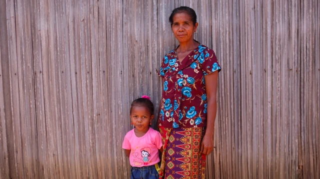 Perempuan eks pengungsi Timor Timur