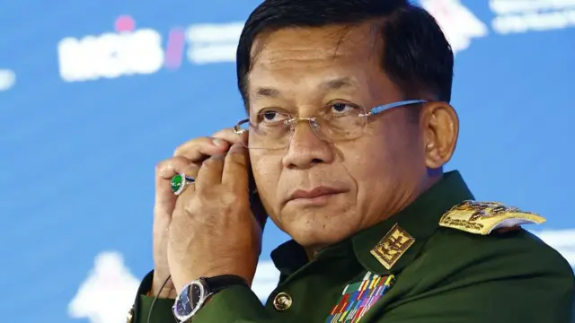 ရုရှားစီးပွားရေးဖိုရမ်မှာတွေ့ရတဲ့ မြန်မာစစ်ခေါင်းဆောင်