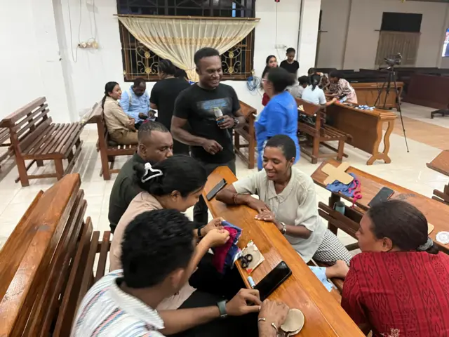Pelatihan membuat pembalut kain di Papua
