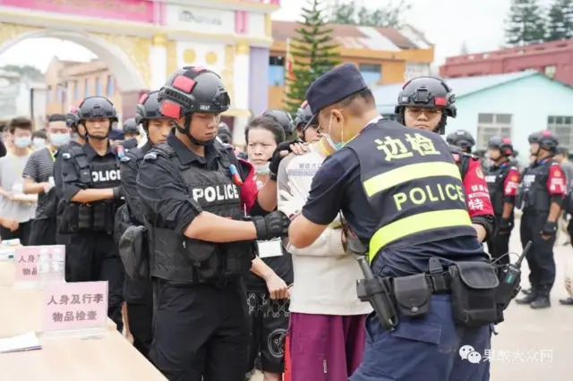 မြန်မာဘက်ကနေ တရုတ်ကိုလွှဲတဲ့ အွန်လိုင်းငွေလိမ်ဂိုဏ်းနဲ့ ဆက်စပ်နေသူတွေ(ပုံဟောင်း)