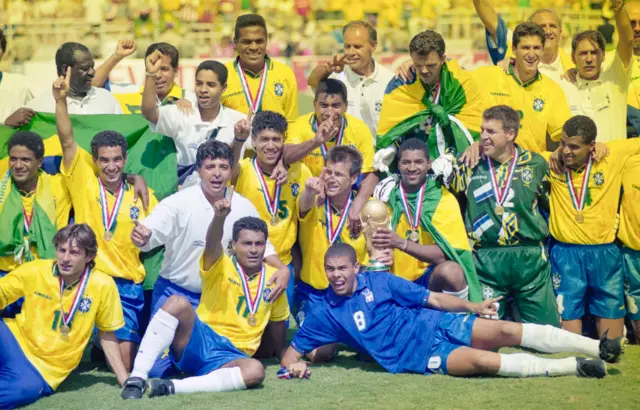 منتخب البرازيل متوجاً بلقب كأس العالم 1994