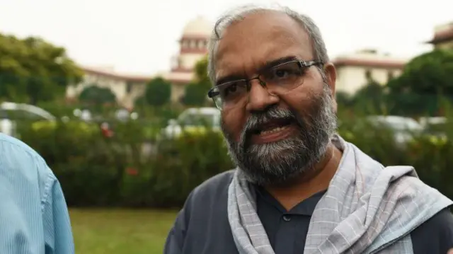 'दिल्ली स्कूल ऑफ इकॉनॉमिक्स' या प्रतिष्ठित संस्थेत समाजशास्त्र विभागात डॉ.सतीश देशपांडे
यांनी प्राध्यापक म्हणून अनेक वर्षं अध्यापन केलं आहे.