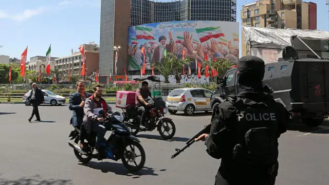 ईरान के चौराहे की तस्वीर