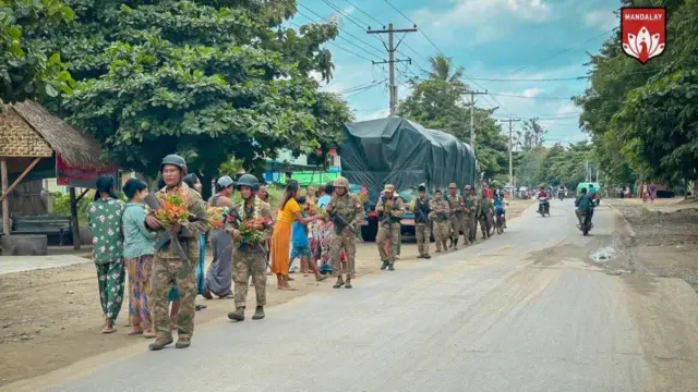 စဉ့်ကူးမြို့သိမ်းပြီးနောက်တွေ့ရတဲ့ MDY - PDF တပ်ဖွဲ့ဝင်တချို့ (ပုံဟောင်း)