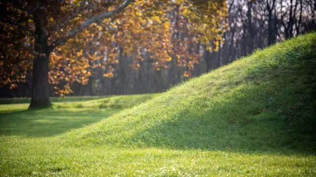 آثار خاکی فرهنگ هوپول