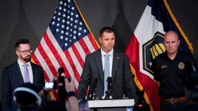 Бо Мейсон, комиссар Департамента общественной безопасности штата Юта, выступает на пресс-конференции после убийства Чарли Кирка