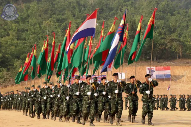 ကရင့်တော်လှန်ရေး နှစ်(၇၀)ပြည့်အခမ်းအနားမှာ စစ်ရေးပြချီတက်နေတဲ့ KNU တပ်ဖွဲ့ဝင်တွေ 