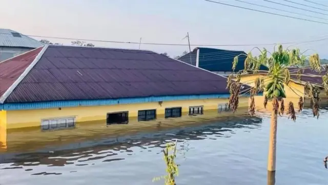 Flooding for Akinima, headquarters of Ahoada West LGA of Rivers State reach roof level as many houses dey totally submerged in di flood