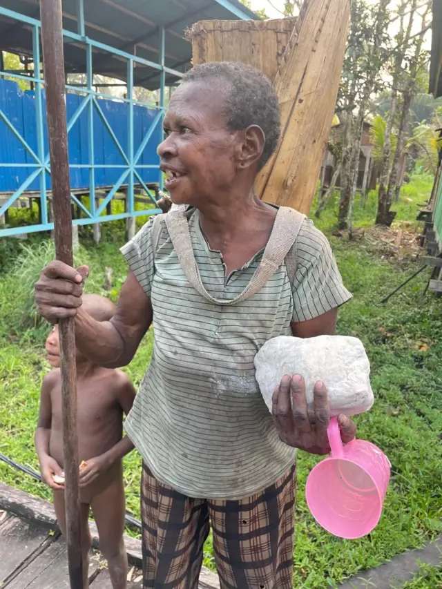 Kampung As, Kampung Atat, Distrik Pulau Tiga, Asmat, Papua Selatan, sungai, perahu tradisional