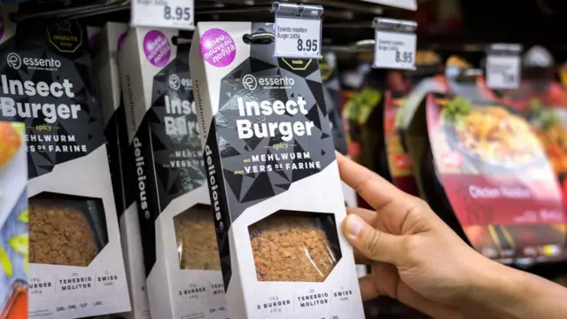 பூச்சிகளை உண்பது