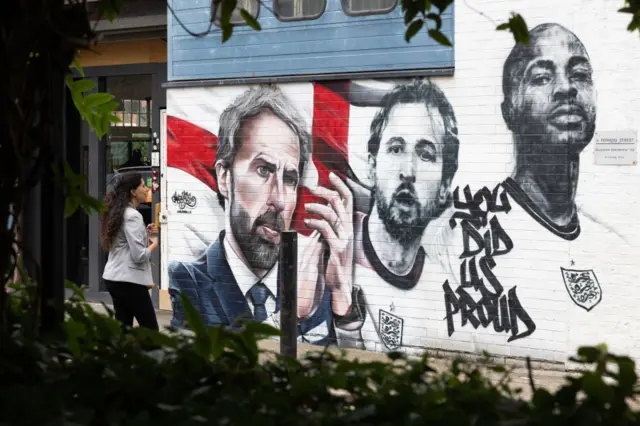 ইউরো ফাইনালে ওঠার পর ইংল্যান্ডের ফুটবল সমর্থকরা আশাবাদী বিশ্বকাপ নিয়েও