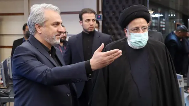 رضا فاطمی‌امین وزیر پیشین صنعت، معدن و تجارت (نفر اول از چپ) ماه گذشته توسط مجلس عزل شد