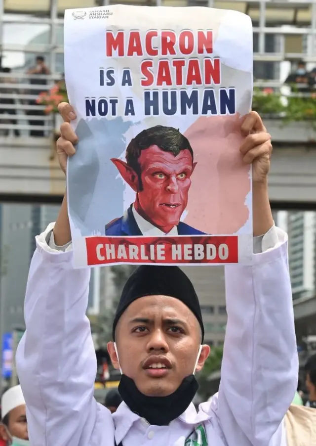Demo anti-macron di Jakarta.
