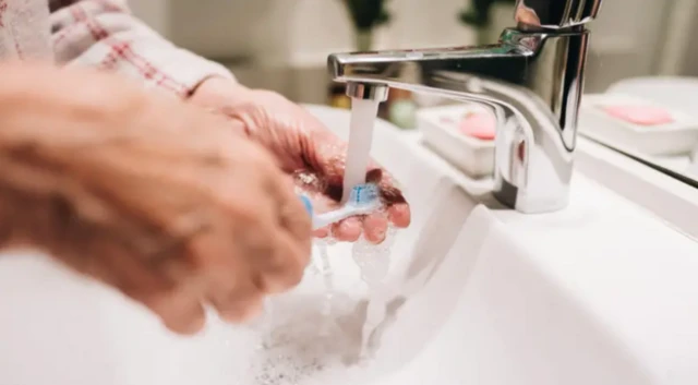 ਟੁੱਥਬ੍ਰਸ਼