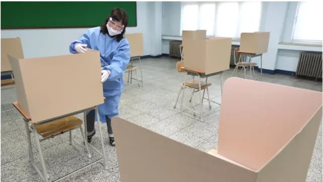 지난해와 달리 칸막이는 점심시간에만 설치된다