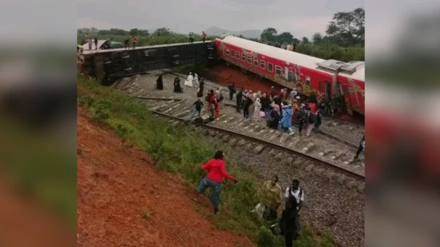 Foto of di train wey derail