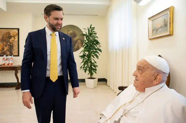 El vicepresidente JD Vance y el papa Francisco