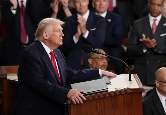 ડોનાલ્ડ ટ્રમ્પ, સ્ટેટ ઓફ યુનિયન ભાષણ, ઇલિગિલ ઇમિગ્રેશન, ફેન્ટાનિલ અને મોંઘવારી વિશે શું કહ્યું, બીબીસી ગુજરાતી આંતરરાષ્ટ્રીય સમાચાર, 