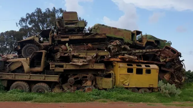 ኣብ ኤርትራ ኣብ ዝተኻየዱ ዝተፈላለዩ ኲናት፡ ዝዓነው ኣጽዋራት ኲናትን ተሽከርከርትን ኣብ ሓደ ቦታ ተኣኪቦም ይርከቡ