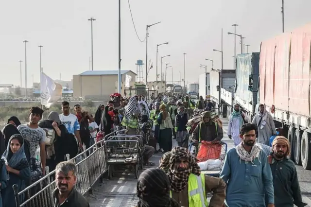 ایران یوازې په چنګاښ میاشت کې ۹۵۰ زره افغانان افغانستان ته اړولي دي 