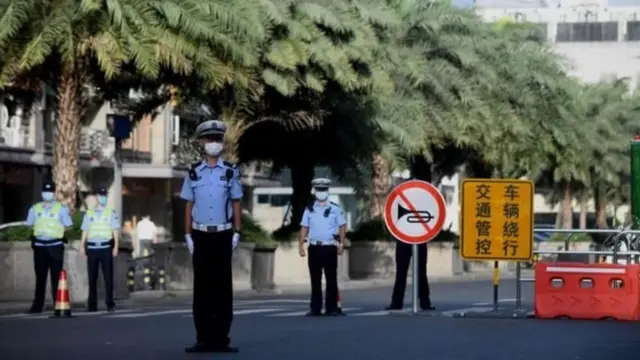 Polisi wakilinda eneo la ubalozi